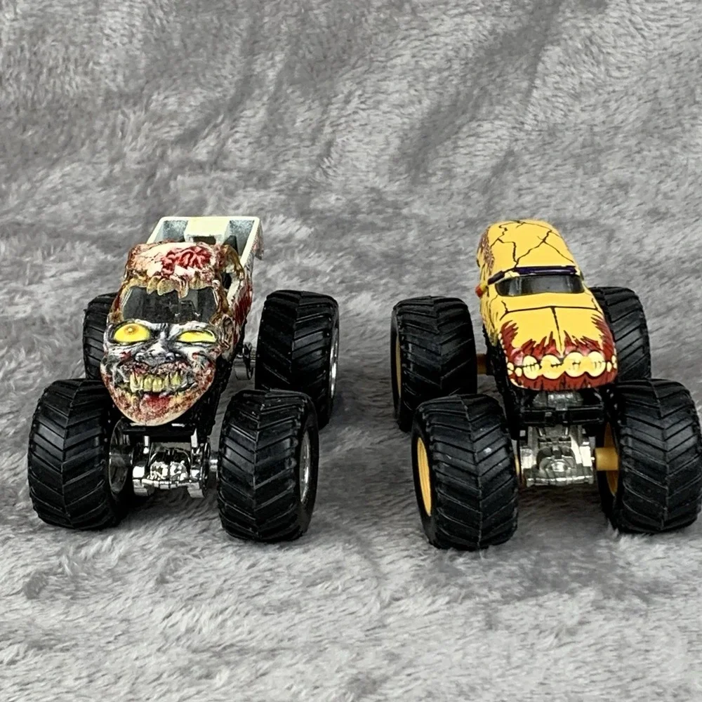 Hot Wheels Monster Trucks lot of 2 Trucks 1:64 Zombie & Wild Thang Preowned